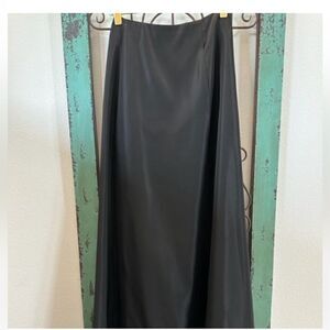 Classic elegant full length skirt. Laundry by Shelli Segal. Vintage Classic!